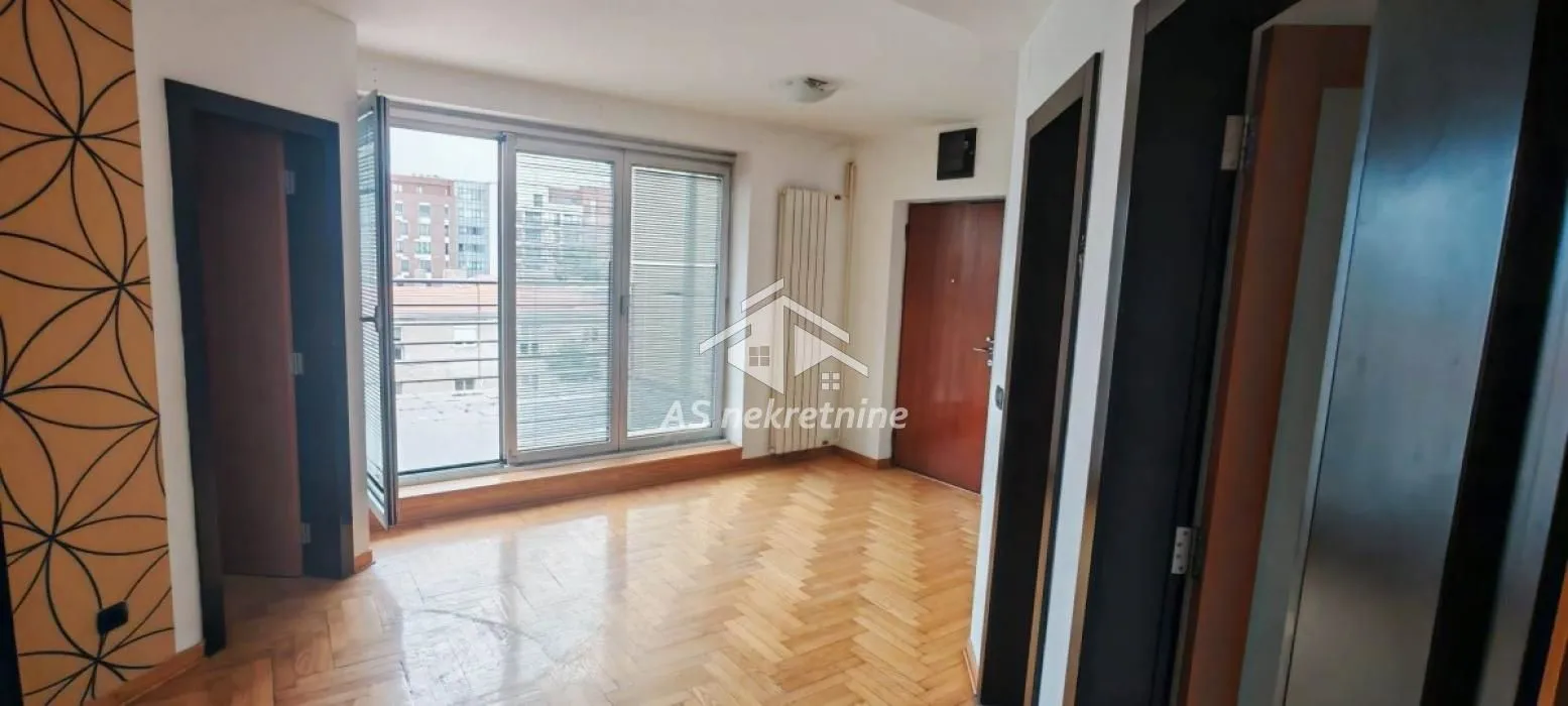 Prodaja, stan, 207m², Kalenić Pijaca, Vračar Sve Podlokacije