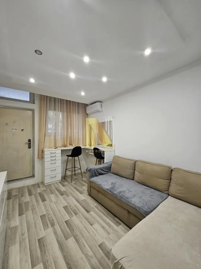 Izdavanje, garsonjera, 18m², Centar, Novi Sad