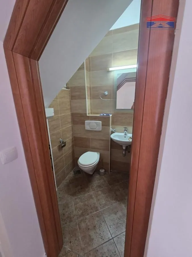 Izdavanje, četvorosoban stan, 78m², Centar, Novi Sad