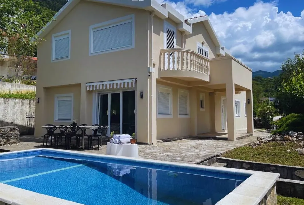 Prodaja, kuća, 270m², Sutvara, Kotor