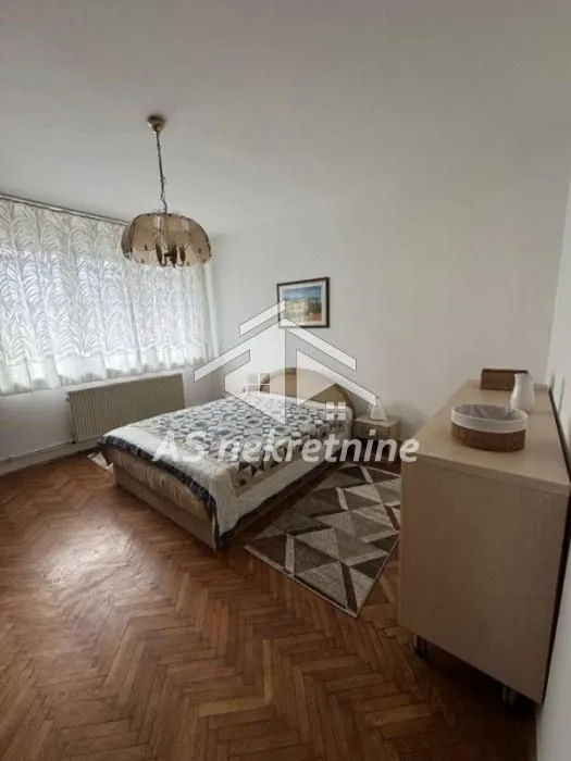 Izdavanje, četvorosoban stan, 79m², Autokomanda, Voždovac Sve Podlokacije