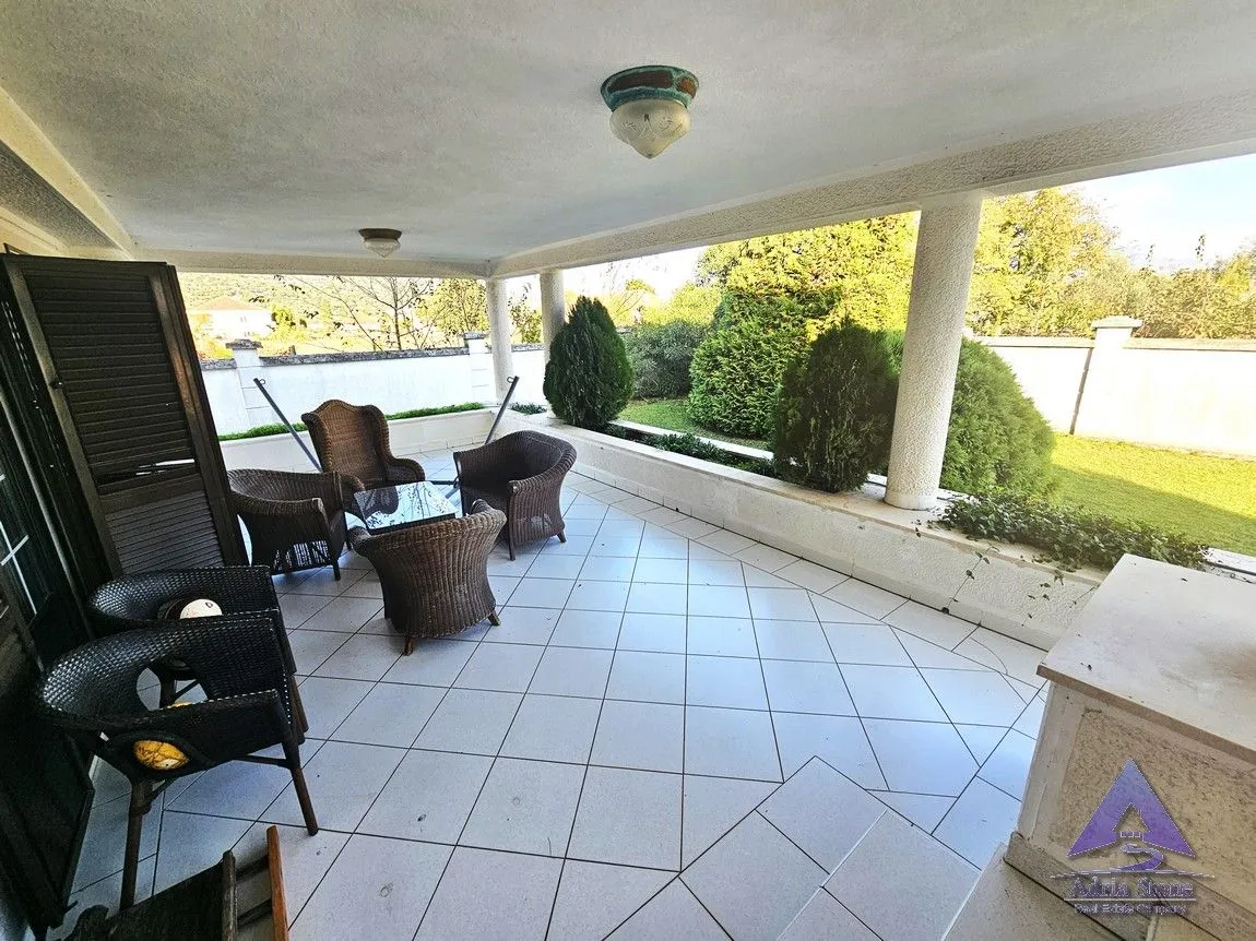 Sale, house, 308m², Tološi, Podgorica