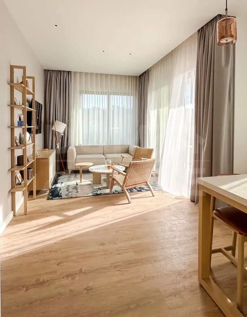 Izdavanje, trosoban stan, 90m², Boka Place, Tivat