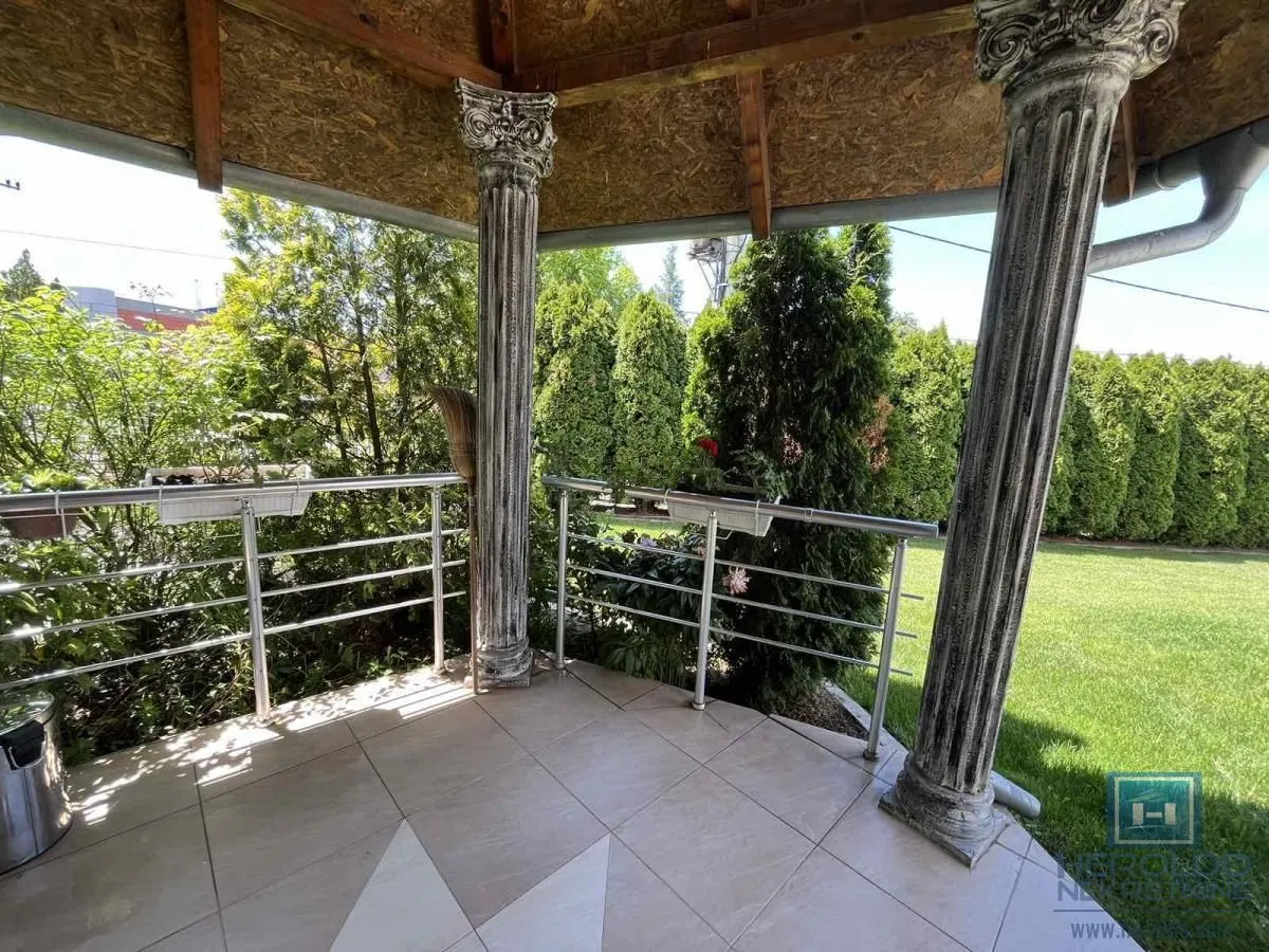 Prodaja, kuća, 302m², Vinorača, Jagodina