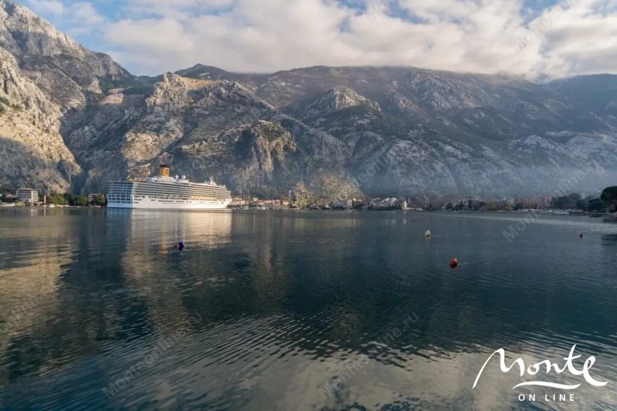 Prodaja, kuća, 330m², Prčanj, Kotor