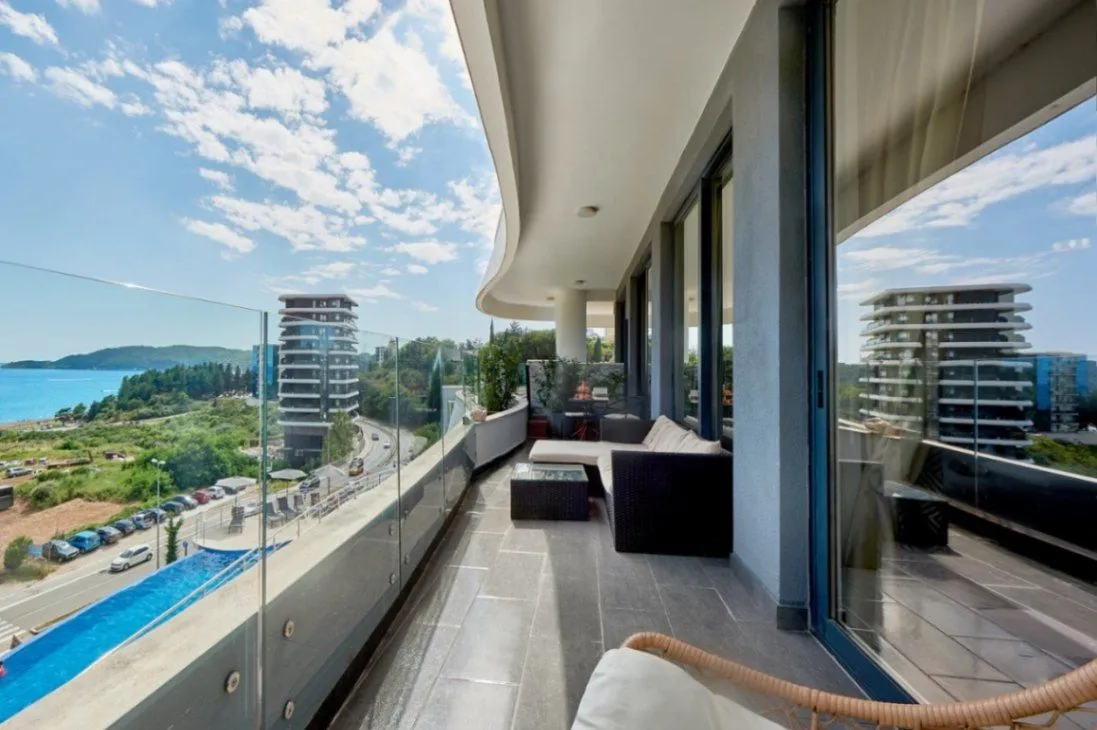 Sale, one bedroom apartment, 73m², Bečići, Budva