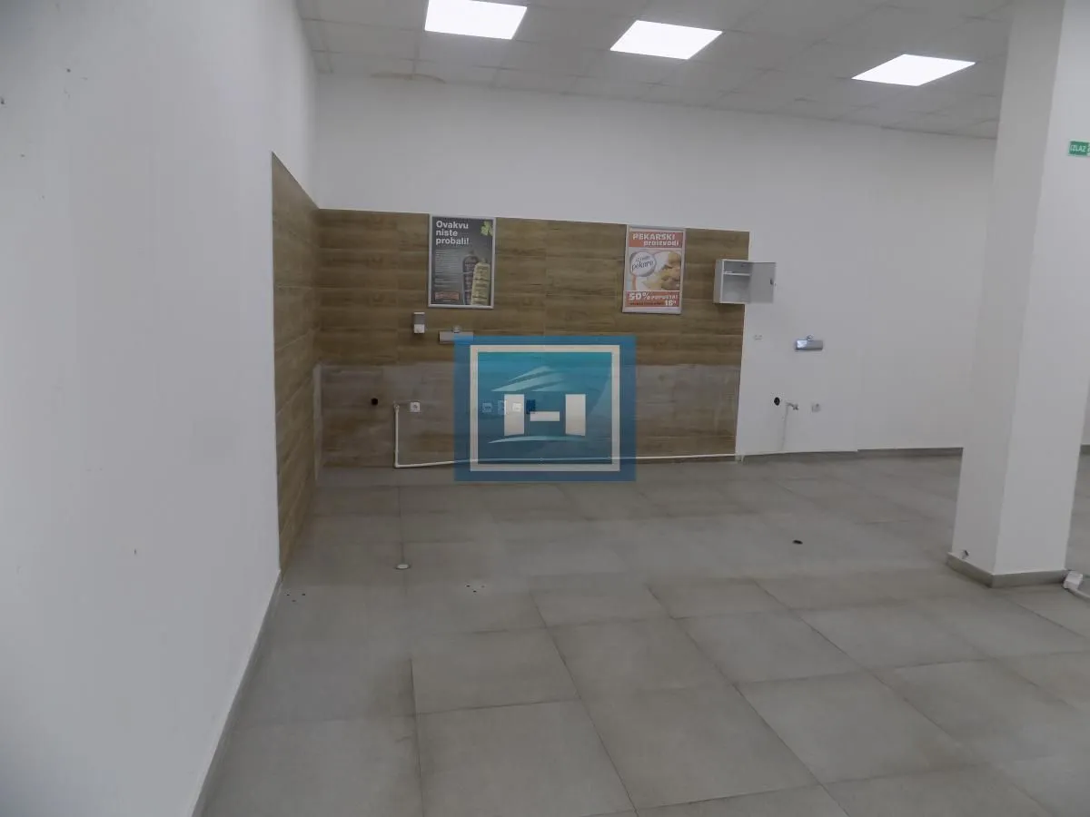 Izdavanje, poslovni prostor, 322m², Paraćin, Srbija