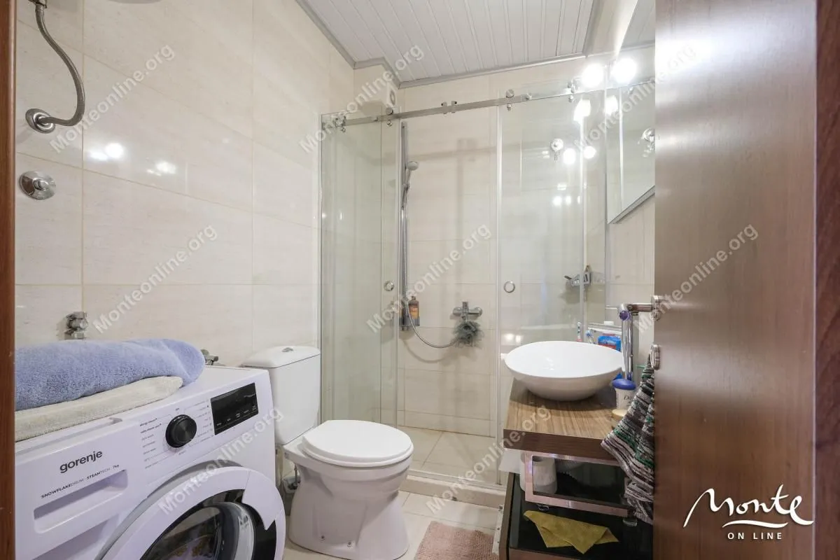 Prodaja, trosoban stan, 130m², Risan, Kotor