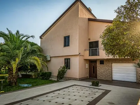 Prodaja, kuća, 280m², Masline, Podgorica - image 1