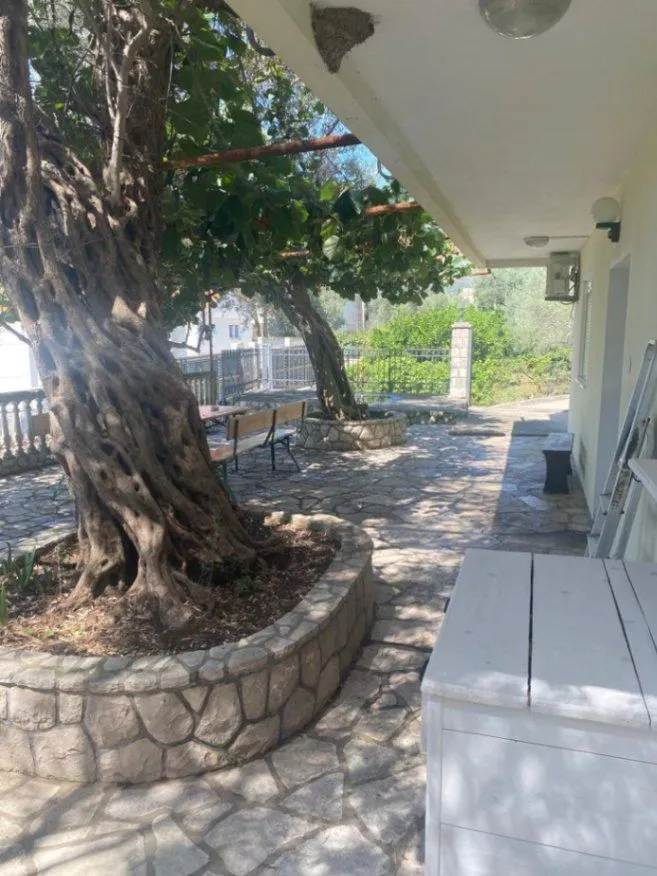 Sale, house, 300m², Marovići, Bar