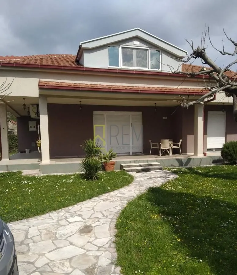 Rent, house, 190m², Tološi, Podgorica