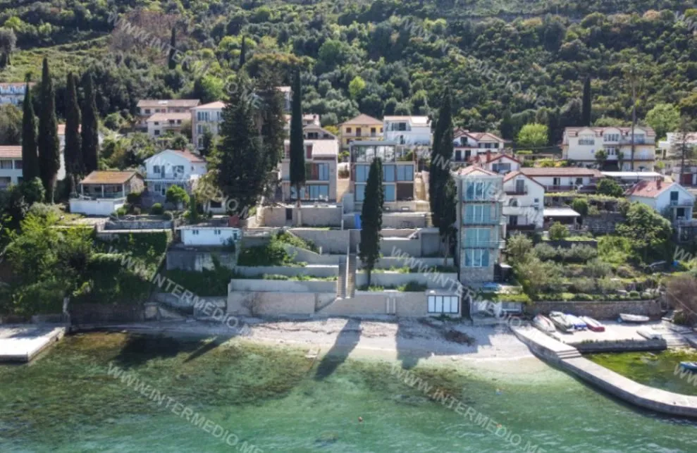 Prodaja, kuća, 430m², Njivice, Herceg Novi