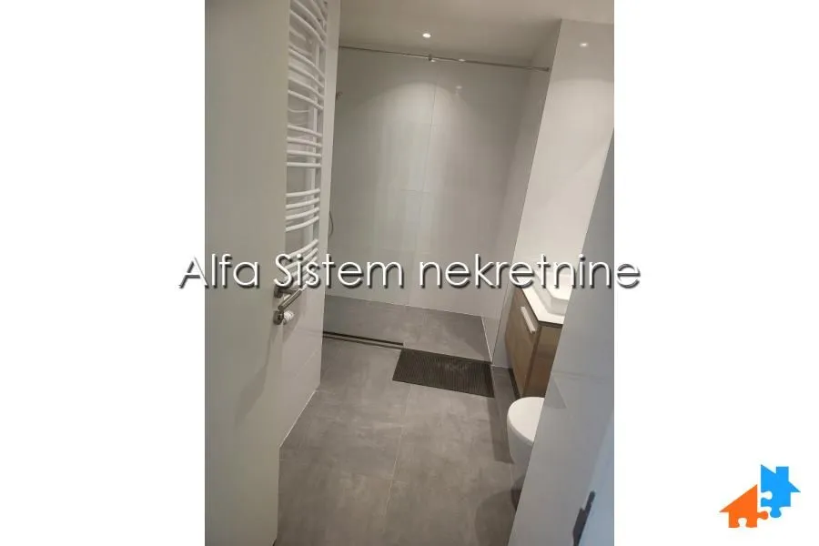 Izdavanje, trosoban stan, 85m², Savski Venac, Beograd