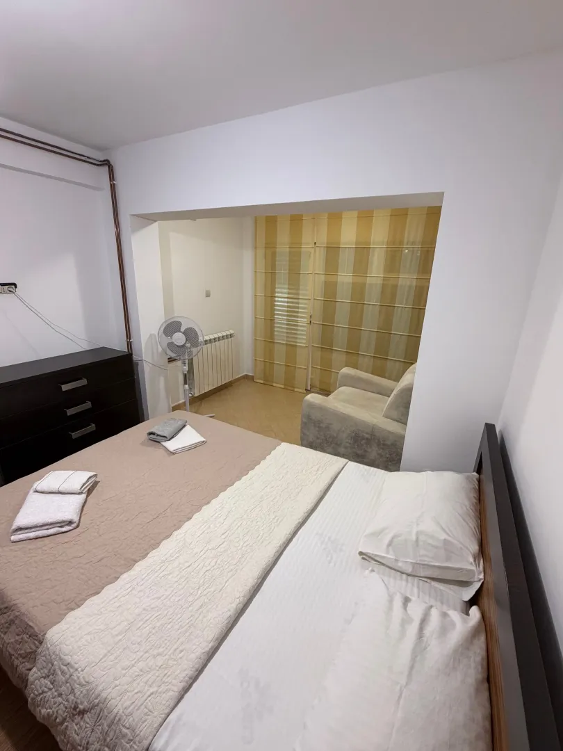 Izdavanje, dvosoban stan, 90m², Buljarica, Budva