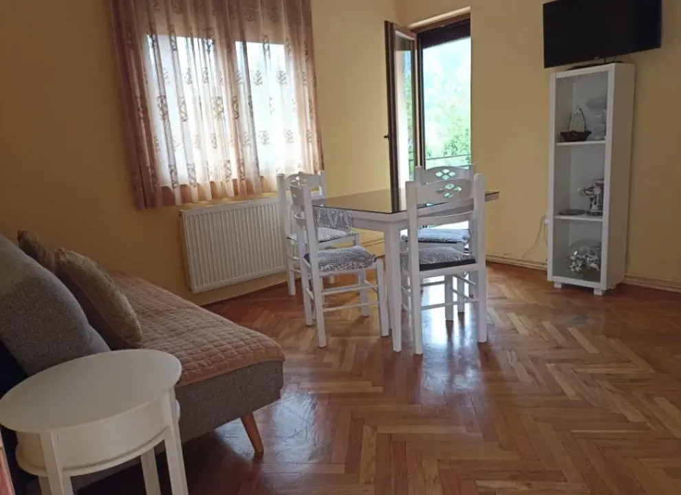 Rent, two bedroom apartment, 65m², Dobrota, Kotor