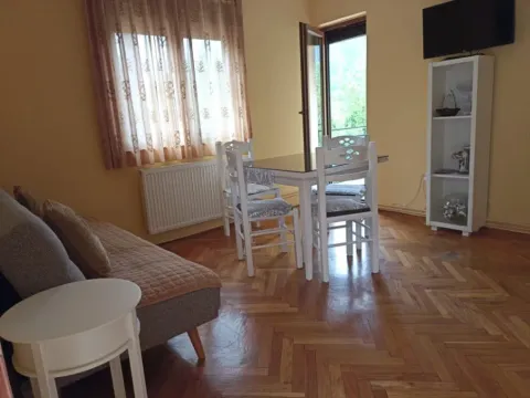 Rent, two bedroom apartment, 65m², Dobrota, Kotor