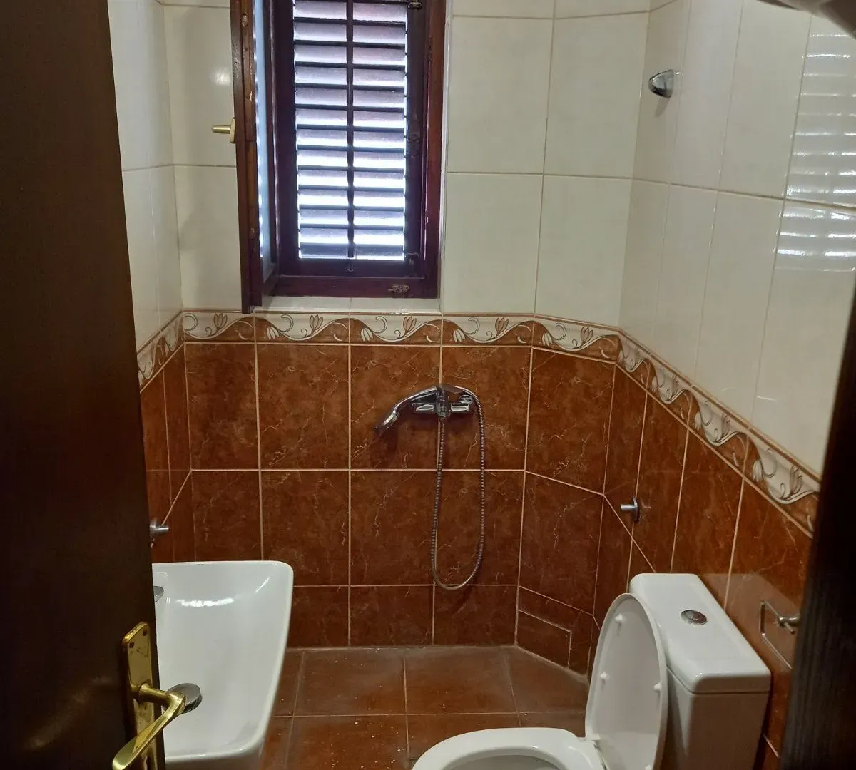 Prodaja, kuća, 340m², Tološi, Podgorica