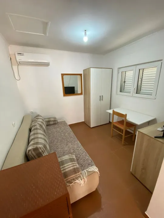 Izdavanje, garsonjera, 15m², Momišići, Podgorica
