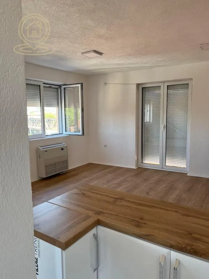 Izdavanje, dvosoban stan, 77m², Medijana, Niš