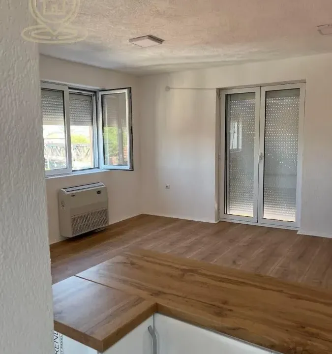 Izdavanje, dvosoban stan, 77m², Medijana, Niš