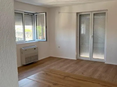 Izdavanje, dvosoban stan, 77m², Medijana, Niš