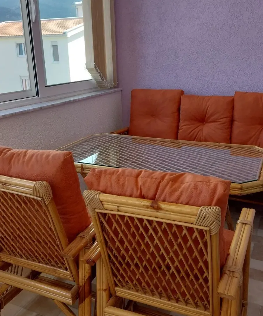 Izdavanje, dvosoban stan, 74m², Bar, Crna Gora