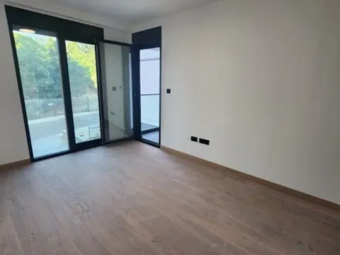 Izdavanje, trosoban stan, 111m², Vezirov Most, Podgorica - image 5