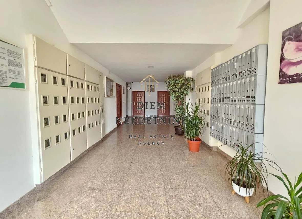 Rent, one bedroom apartment, 67m², Centar, Bar