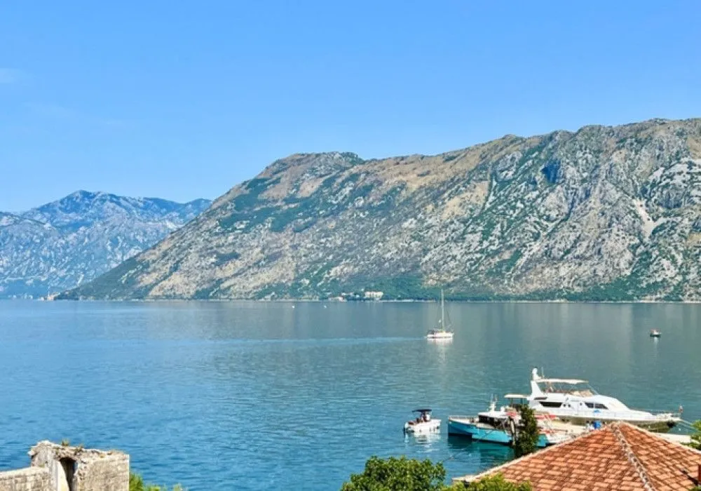 Prodaja, dvosoban stan, 91m², Dobrota, Kotor