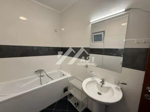 Izdavanje, četvorosoban stan, 80m², Bulevar Oslobodjenja, Novi Sad Sve Podlokacije - image 13