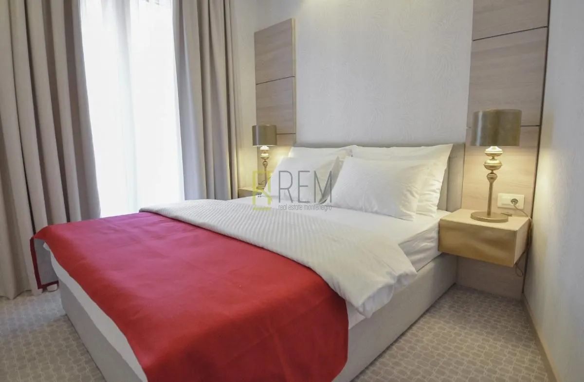 Rent, hospitality venue, 1030m², Centar, Budva