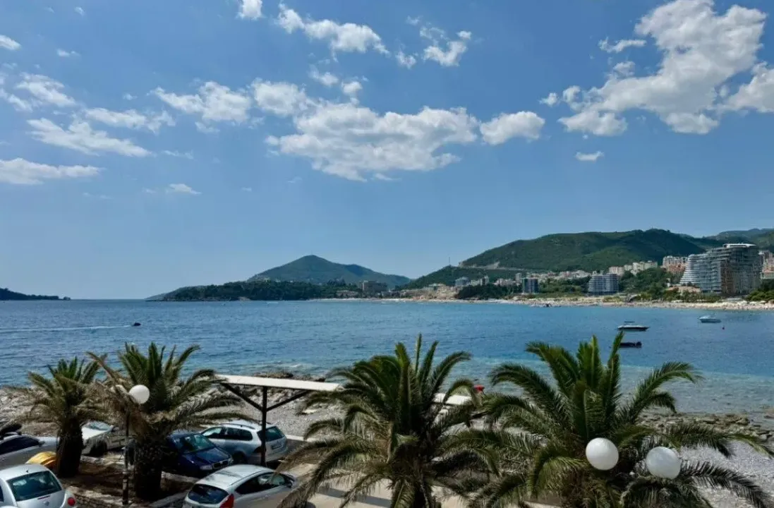 Izdavanje, dvosoban stan, 92m², Rafailovići, Budva