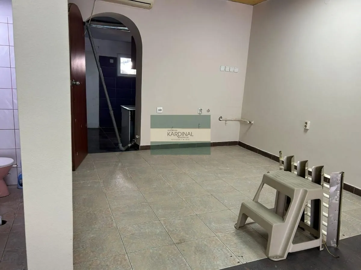 Sale, office space, 53m², Mala vaga, Kragujevac