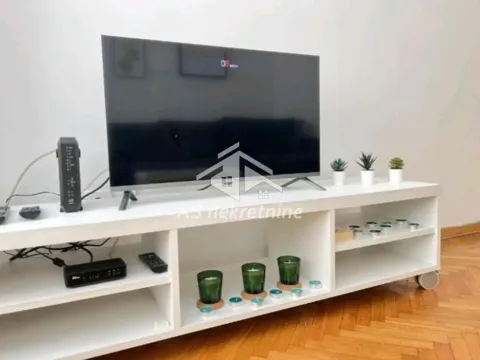 Izdavanje, trosoban stan, 80m², Stari Grad, Beograd - image 2