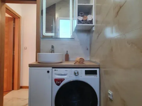 Izdavanje, trosoban stan, 100m², Tivat, Crna Gora - image 5