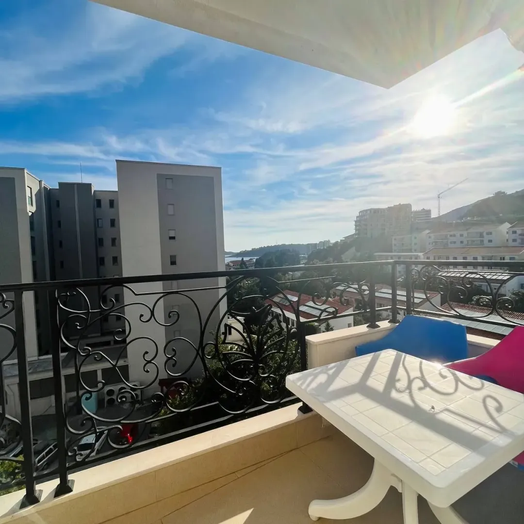 Rent, one bedroom apartment, 37m², Bečići, Budva