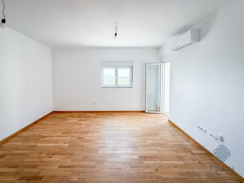 Sale, two bedroom apartment, 59m², Bečići, Budva - image 2