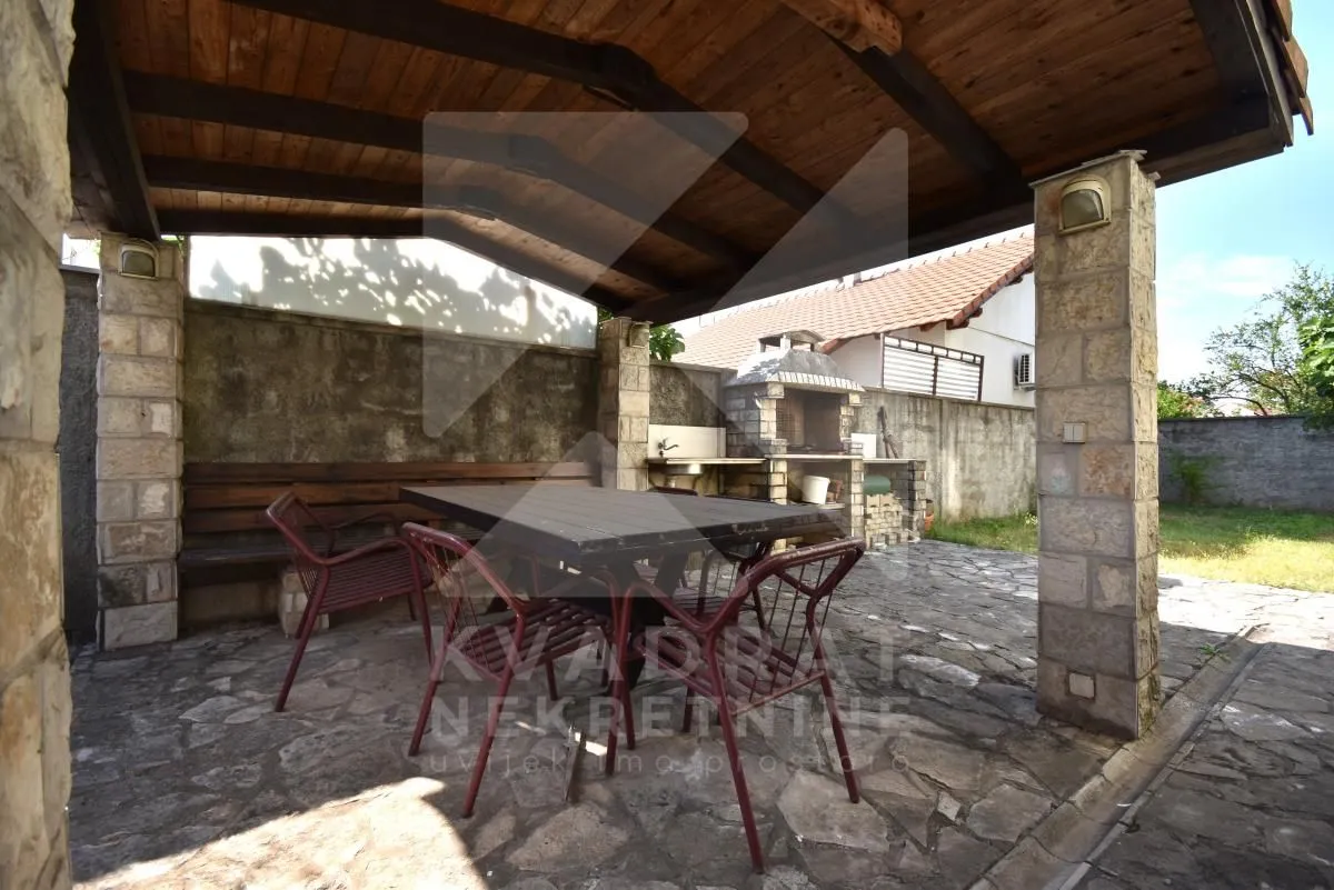 Izdavanje, kuća, 250m², Stari Aerodrom, Podgorica