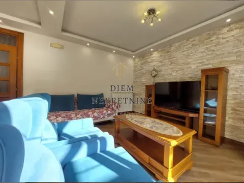 Izdavanje, trosoban stan, 130m², Dobrota, Kotor - image 20