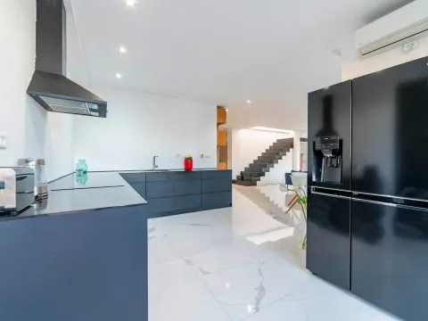 Sale, three bedroom apartment, 149m², Rafailovići, Budva - image 9