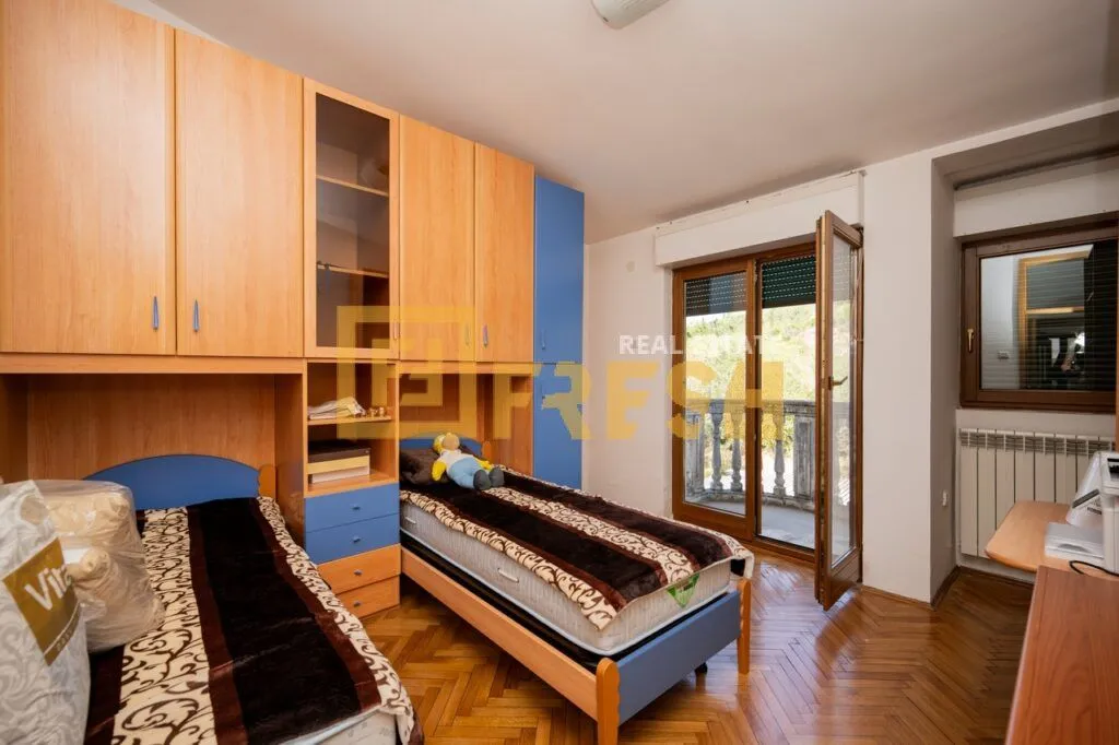 Izdavanje, trosoban stan, 140m², Gorica C, Podgorica