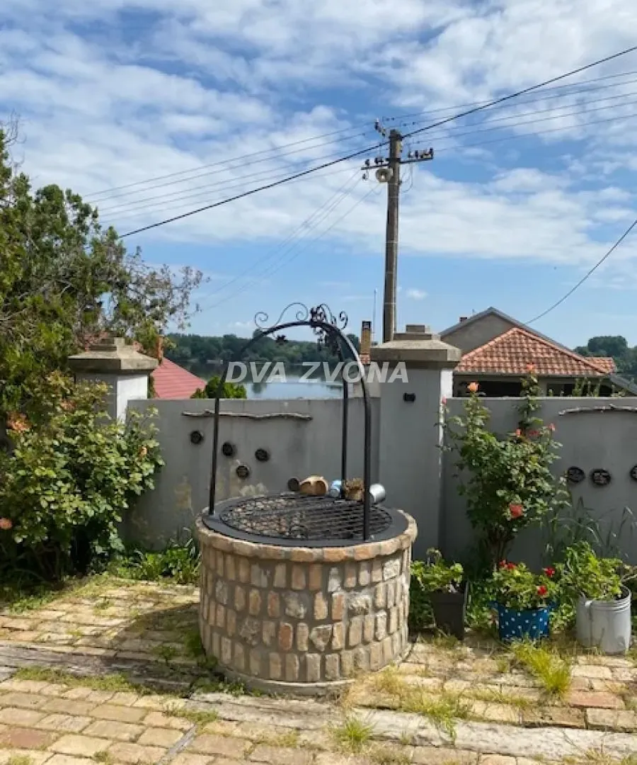 Prodaja, ugostiteljski objekat, 630m², Stari Slankamen, Inđija