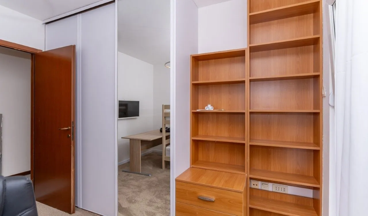 Izdavanje, trosoban stan, 200m², Gorica C, Podgorica