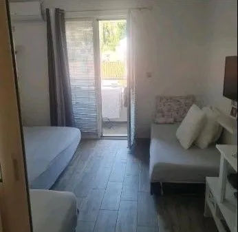 Izdavanje, jednosoban stan, 40m², Rozino, Budva
