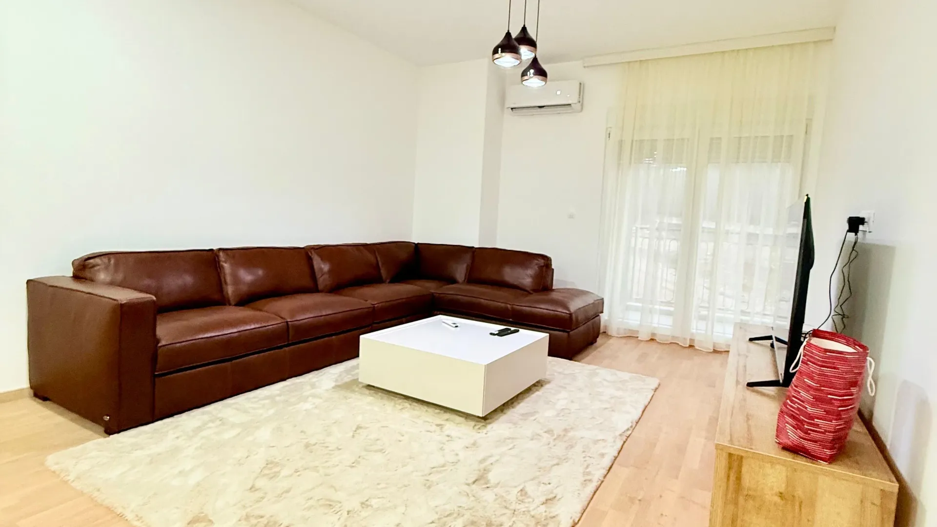 Izdavanje, dvosoban stan, 80m², Vezirov Most, Podgorica