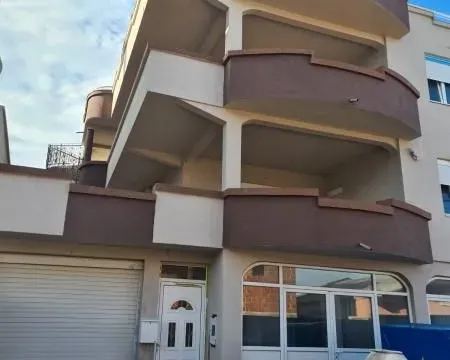 Prodaja, kuća, 400m², Bar, Crna Gora