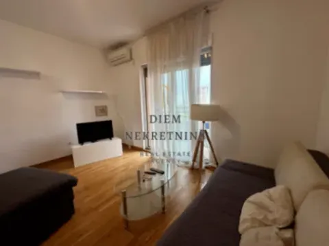 Izdavanje, garsonjera, 34m², City Kvart, Podgorica - image 1