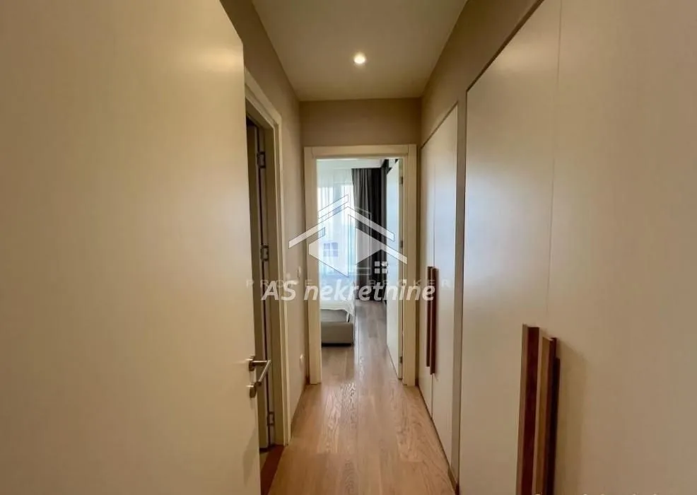 Izdavanje, trosoban stan, 83m², Savski Venac, Beograd