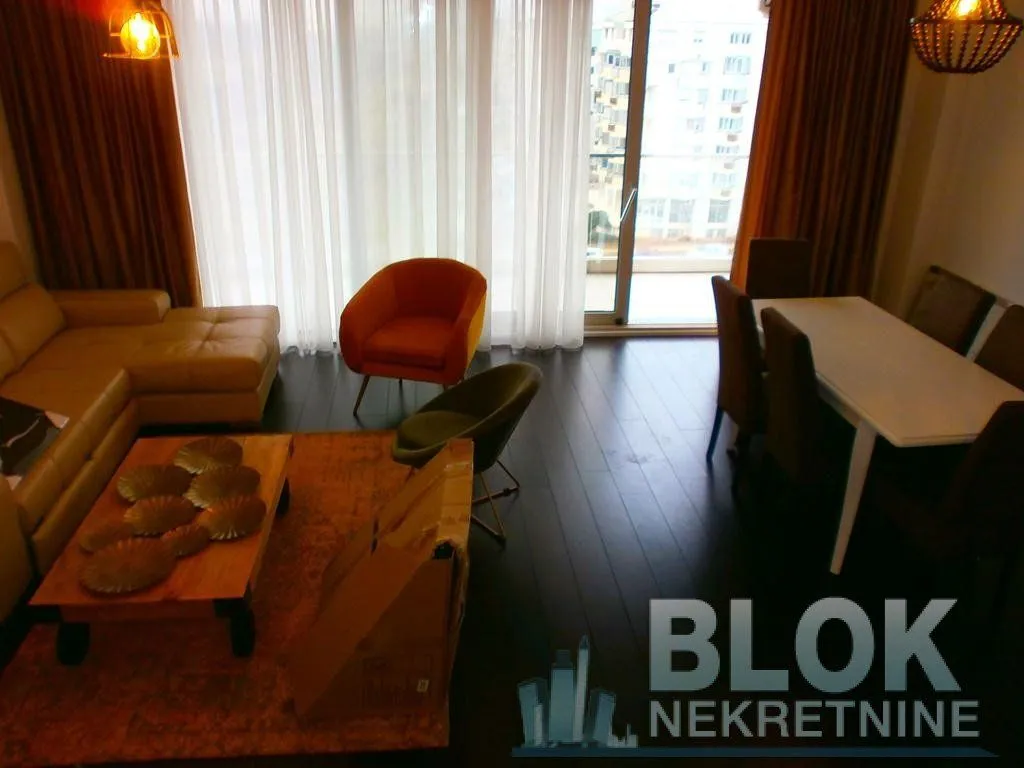 Izdavanje, četvorosoban stan, 150m², Preko Morače, Podgorica