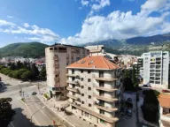 Izdavanje, dvosoban stan, 75m², Centar, Budva - image 11